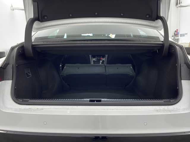 レクサス ＩＳ 300h Fスポーツ 兵庫県 2022(令4)年 2.8万km ホワイトノーヴァガラスフレーク ・10.3インチタッチワイドディスプレイナビ/・TV/CD/DVD/SD/USB/Miracast/Bluetooth/・バックカメラ/・ビルトインETC2.0/・Lexus Safety System +/・プリクラッシュセーフティ/・レーントレーシングアシスト/・オートマチックハイビーム/・レーダークルーズコントロール（全車速追従機能付）/・ロードサインアシスト/・先行車発進告知機能/・ドライバー異常時対応システム/・ブラインドスポットモニター/・パーキングサポートブレーキ/・パーキングサポートアラート/・革巻きステアリング/・ステアリングヒーター/・パドルシフト/・F SPORT専用L texスポーツシート/・前席パワーシート/・前席シートヒーター/・三眼LEDヘッドランプ/・純正フロアマット/・純正19インチアルミホイール/・リヤスポイラー