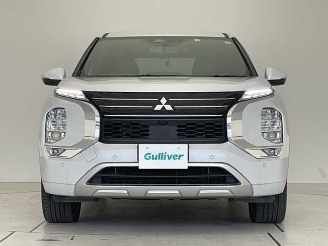 三菱 アウトランダー ＰＨＥＶ P 愛知県 2022(令4)年 1.1万km ホワイトダイヤモンド プレミアムサウンドBOSE/純正9型ディズプレイオーディオナビ/全方位カメラ/クルーズコントロール/シートヒーター/バックカメラ/電動リアゲート/パワーシート/ヘッドアップディスプレイ/コーナーセンサー/純正アルミホイール/ETC2.0/ブラインドスポットモニター/LEDヘッドライト/パドルシフト/ステアリングヒーター/オートマチックハイビーム/ワイヤレス充電機/衝突軽減システム/フルセグ/Bluetooth/ステアリングスイッチ/スマートキー/プッシュスタート