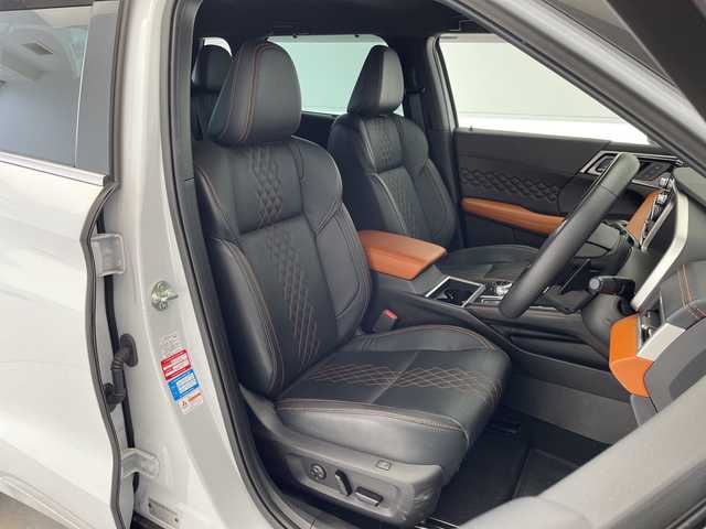 三菱 アウトランダー ＰＨＥＶ P 愛知県 2022(令4)年 1.1万km ホワイトダイヤモンド プレミアムサウンドBOSE/純正9型ディズプレイオーディオナビ/全方位カメラ/クルーズコントロール/シートヒーター/バックカメラ/電動リアゲート/パワーシート/ヘッドアップディスプレイ/コーナーセンサー/純正アルミホイール/ETC2.0/ブラインドスポットモニター/LEDヘッドライト/パドルシフト/ステアリングヒーター/オートマチックハイビーム/ワイヤレス充電機/衝突軽減システム/フルセグ/Bluetooth/ステアリングスイッチ/スマートキー/プッシュスタート