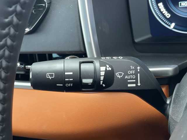 三菱 アウトランダー ＰＨＥＶ P 愛知県 2022(令4)年 1.1万km ホワイトダイヤモンド プレミアムサウンドBOSE/純正9型ディズプレイオーディオナビ/全方位カメラ/クルーズコントロール/シートヒーター/バックカメラ/電動リアゲート/パワーシート/ヘッドアップディスプレイ/コーナーセンサー/純正アルミホイール/ETC2.0/ブラインドスポットモニター/LEDヘッドライト/パドルシフト/ステアリングヒーター/オートマチックハイビーム/ワイヤレス充電機/衝突軽減システム/フルセグ/Bluetooth/ステアリングスイッチ/スマートキー/プッシュスタート