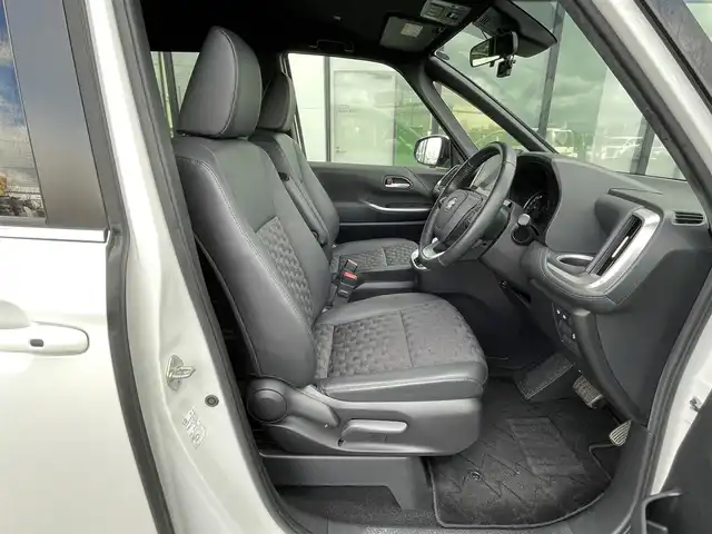 トヨタ ヴォクシー S－Z 道央・札幌 2023(令5)年 5.8万km ホワイトパールクリスタルシャイン ４WD/寒冷地仕様/純正ディスプレイオーディオ（ナビ機能付き）/AM/FM/BT/トヨタセーフティセンス/プリクラッシュセーフティ/横滑り防止装置/レーダークルーズコントロール/レーンキープアシスト/パーキングアシスト/クリアランスソナー/ブラインドスポットモニター/PDA/RCTA/RCD/PKSB/SEA/RSA/AdvancedDrive/LCA/FCTA/パノラミックビューモニター/ビルトインETC/ドライブレコーダー/ECOMODE/ワイパーデアイサー/両側パワースライドドア/パワーバックドア/前席/２列目シートヒーター/ハーフレザーシート/革巻きステアリング/ステアリングリモコン/ハンドルヒーター/電動パーキング/ブレーキホールド/MTモード付AT/プッシュスタート/スマートキー/LEDヘッドライト/オートライト/オートハイビーム/電動格納ミラー/ウィンカーミラー/フロアマット/レンタカー登録