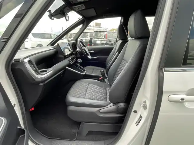 トヨタ ヴォクシー S－Z 道央・札幌 2023(令5)年 5.8万km ホワイトパールクリスタルシャイン ４WD/寒冷地仕様/純正ディスプレイオーディオ（ナビ機能付き）/AM/FM/BT/トヨタセーフティセンス/プリクラッシュセーフティ/横滑り防止装置/レーダークルーズコントロール/レーンキープアシスト/パーキングアシスト/クリアランスソナー/ブラインドスポットモニター/PDA/RCTA/RCD/PKSB/SEA/RSA/AdvancedDrive/LCA/FCTA/パノラミックビューモニター/ビルトインETC/ドライブレコーダー/ECOMODE/ワイパーデアイサー/両側パワースライドドア/パワーバックドア/前席/２列目シートヒーター/ハーフレザーシート/革巻きステアリング/ステアリングリモコン/ハンドルヒーター/電動パーキング/ブレーキホールド/MTモード付AT/プッシュスタート/スマートキー/LEDヘッドライト/オートライト/オートハイビーム/電動格納ミラー/ウィンカーミラー/フロアマット/レンタカー登録