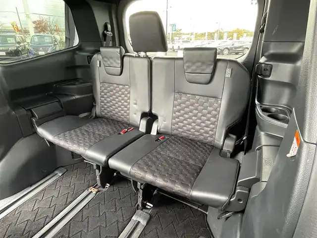 トヨタ ヴォクシー S－Z 道央・札幌 2023(令5)年 5.8万km ホワイトパールクリスタルシャイン ４WD/寒冷地仕様/純正ディスプレイオーディオ（ナビ機能付き）/AM/FM/BT/トヨタセーフティセンス/プリクラッシュセーフティ/横滑り防止装置/レーダークルーズコントロール/レーンキープアシスト/パーキングアシスト/クリアランスソナー/ブラインドスポットモニター/PDA/RCTA/RCD/PKSB/SEA/RSA/AdvancedDrive/LCA/FCTA/パノラミックビューモニター/ビルトインETC/ドライブレコーダー/ECOMODE/ワイパーデアイサー/両側パワースライドドア/パワーバックドア/前席/２列目シートヒーター/ハーフレザーシート/革巻きステアリング/ステアリングリモコン/ハンドルヒーター/電動パーキング/ブレーキホールド/MTモード付AT/プッシュスタート/スマートキー/LEDヘッドライト/オートライト/オートハイビーム/電動格納ミラー/ウィンカーミラー/フロアマット/レンタカー登録