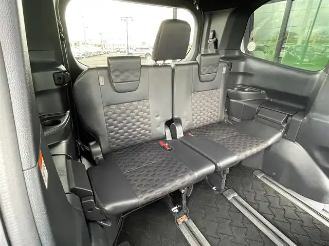 トヨタ ヴォクシー S－Z 道央・札幌 2023(令5)年 5.8万km ホワイトパールクリスタルシャイン ４WD/寒冷地仕様/純正ディスプレイオーディオ（ナビ機能付き）/AM/FM/BT/トヨタセーフティセンス/プリクラッシュセーフティ/横滑り防止装置/レーダークルーズコントロール/レーンキープアシスト/パーキングアシスト/クリアランスソナー/ブラインドスポットモニター/PDA/RCTA/RCD/PKSB/SEA/RSA/AdvancedDrive/LCA/FCTA/パノラミックビューモニター/ビルトインETC/ドライブレコーダー/ECOMODE/ワイパーデアイサー/両側パワースライドドア/パワーバックドア/前席/２列目シートヒーター/ハーフレザーシート/革巻きステアリング/ステアリングリモコン/ハンドルヒーター/電動パーキング/ブレーキホールド/MTモード付AT/プッシュスタート/スマートキー/LEDヘッドライト/オートライト/オートハイビーム/電動格納ミラー/ウィンカーミラー/フロアマット/レンタカー登録