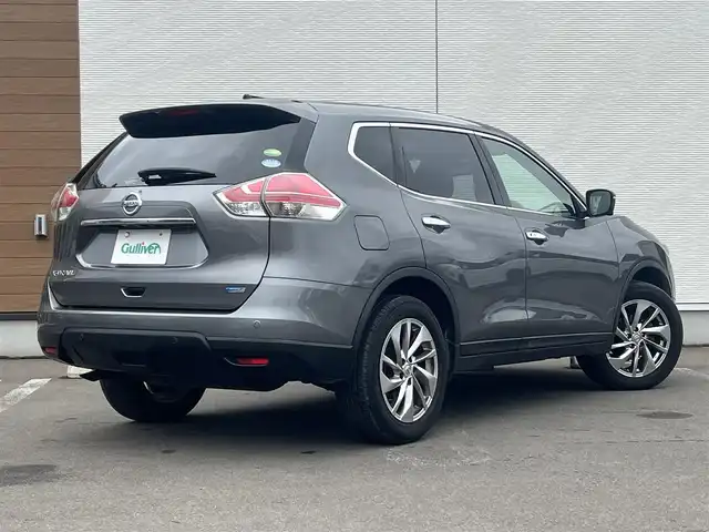 日産 エクストレイル 20Xtt エマージェンシーブレーキ 秋田県 2017(平29)年 5万km ダークメタルグレー ４WD/衝突軽減システム/LEDヘッドライト/純正SDナビ（DVD/CD/BT）/フルセグ/アラウンドビューモニター/日産純正１８インチアルミ（夏タイヤ装着）/スマートキー/アイドリングストップ/プッシュスタート/クルーズコントロール追従走なし/レーンキープアシスト/コーナーセンサー/ダウンヒルアシストコントロール/ブラインドスポットモニター/ステアリングスイッチ/前席シートヒーター/ビルトインETC/ドライブレコーダー/電動リアゲート/センターデフロック/純正フロアマット/オートライト/オートエアコン/パワーステアリング/パワーウィンドウ/横滑り防止/盗難防止装置/寒冷地仕様/電動格納ウィンカーミラー/保証書/取扱説明書/記録簿/スペアキー×１