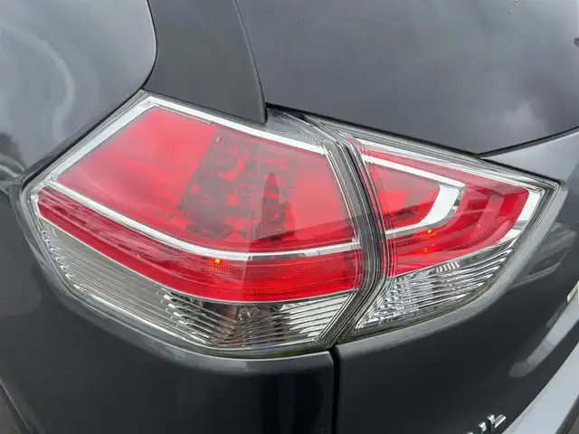 日産 エクストレイル 20Xtt エマージェンシーブレーキ 秋田県 2017(平29)年 5万km ダークメタルグレー ４WD/衝突軽減システム/LEDヘッドライト/純正SDナビ（DVD/CD/BT）/フルセグ/アラウンドビューモニター/日産純正１８インチアルミ（夏タイヤ装着）/スマートキー/アイドリングストップ/プッシュスタート/クルーズコントロール追従走なし/レーンキープアシスト/コーナーセンサー/ダウンヒルアシストコントロール/ブラインドスポットモニター/ステアリングスイッチ/前席シートヒーター/ビルトインETC/ドライブレコーダー/電動リアゲート/センターデフロック/純正フロアマット/オートライト/オートエアコン/パワーステアリング/パワーウィンドウ/横滑り防止/盗難防止装置/寒冷地仕様/電動格納ウィンカーミラー/保証書/取扱説明書/記録簿/スペアキー×１