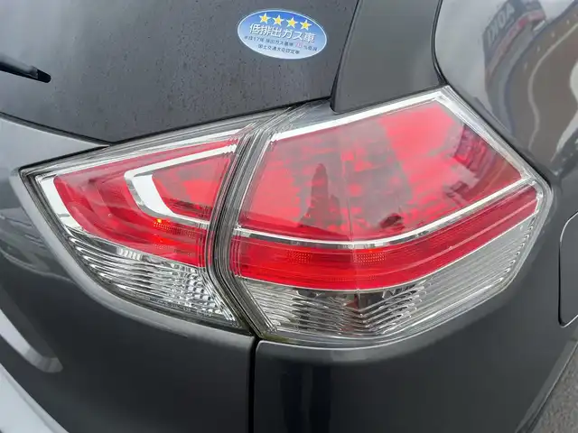 日産 エクストレイル 20Xtt エマージェンシーブレーキ 秋田県 2017(平29)年 5万km ダークメタルグレー ４WD/衝突軽減システム/LEDヘッドライト/純正SDナビ（DVD/CD/BT）/フルセグ/アラウンドビューモニター/日産純正１８インチアルミ（夏タイヤ装着）/スマートキー/アイドリングストップ/プッシュスタート/クルーズコントロール追従走なし/レーンキープアシスト/コーナーセンサー/ダウンヒルアシストコントロール/ブラインドスポットモニター/ステアリングスイッチ/前席シートヒーター/ビルトインETC/ドライブレコーダー/電動リアゲート/センターデフロック/純正フロアマット/オートライト/オートエアコン/パワーステアリング/パワーウィンドウ/横滑り防止/盗難防止装置/寒冷地仕様/電動格納ウィンカーミラー/保証書/取扱説明書/記録簿/スペアキー×１