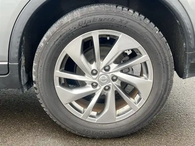 日産 エクストレイル 20Xtt エマージェンシーブレーキ 秋田県 2017(平29)年 5万km ダークメタルグレー ４WD/衝突軽減システム/LEDヘッドライト/純正SDナビ（DVD/CD/BT）/フルセグ/アラウンドビューモニター/日産純正１８インチアルミ（夏タイヤ装着）/スマートキー/アイドリングストップ/プッシュスタート/クルーズコントロール追従走なし/レーンキープアシスト/コーナーセンサー/ダウンヒルアシストコントロール/ブラインドスポットモニター/ステアリングスイッチ/前席シートヒーター/ビルトインETC/ドライブレコーダー/電動リアゲート/センターデフロック/純正フロアマット/オートライト/オートエアコン/パワーステアリング/パワーウィンドウ/横滑り防止/盗難防止装置/寒冷地仕様/電動格納ウィンカーミラー/保証書/取扱説明書/記録簿/スペアキー×１