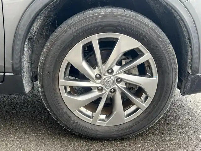 日産 エクストレイル 20Xtt エマージェンシーブレーキ 秋田県 2017(平29)年 5万km ダークメタルグレー ４WD/衝突軽減システム/LEDヘッドライト/純正SDナビ（DVD/CD/BT）/フルセグ/アラウンドビューモニター/日産純正１８インチアルミ（夏タイヤ装着）/スマートキー/アイドリングストップ/プッシュスタート/クルーズコントロール追従走なし/レーンキープアシスト/コーナーセンサー/ダウンヒルアシストコントロール/ブラインドスポットモニター/ステアリングスイッチ/前席シートヒーター/ビルトインETC/ドライブレコーダー/電動リアゲート/センターデフロック/純正フロアマット/オートライト/オートエアコン/パワーステアリング/パワーウィンドウ/横滑り防止/盗難防止装置/寒冷地仕様/電動格納ウィンカーミラー/保証書/取扱説明書/記録簿/スペアキー×１