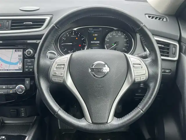 日産 エクストレイル 20Xtt エマージェンシーブレーキ 秋田県 2017(平29)年 5万km ダークメタルグレー ４WD/衝突軽減システム/LEDヘッドライト/純正SDナビ（DVD/CD/BT）/フルセグ/アラウンドビューモニター/日産純正１８インチアルミ（夏タイヤ装着）/スマートキー/アイドリングストップ/プッシュスタート/クルーズコントロール追従走なし/レーンキープアシスト/コーナーセンサー/ダウンヒルアシストコントロール/ブラインドスポットモニター/ステアリングスイッチ/前席シートヒーター/ビルトインETC/ドライブレコーダー/電動リアゲート/センターデフロック/純正フロアマット/オートライト/オートエアコン/パワーステアリング/パワーウィンドウ/横滑り防止/盗難防止装置/寒冷地仕様/電動格納ウィンカーミラー/保証書/取扱説明書/記録簿/スペアキー×１