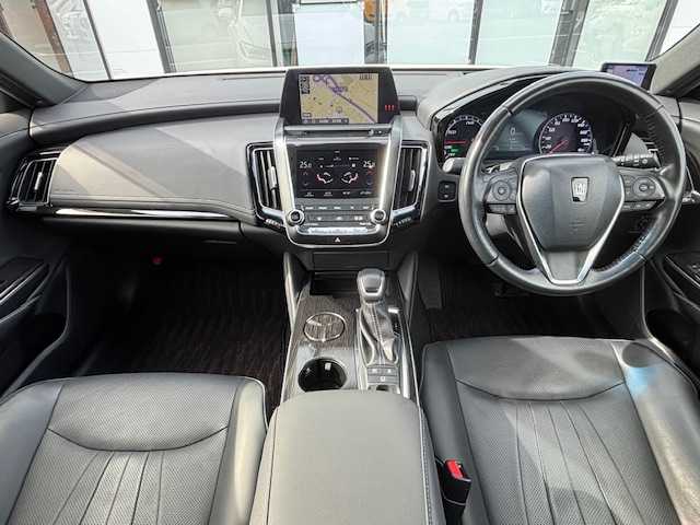 トヨタ クラウン ハイブリッド G 宮城県 2018(平30)年 6.1万km ホワイトパールクリスタルシャイン 登録時走行距離60975km/純正ナビ/AM・FM・CD・Bluetooth・ミラキャスト・USB・AUX/ETC/クルーズコントロール/デュアルエアコン/プッシュスタート/サンルーフ/シートメモリー（D席）/ドライブレコーダー/レーダー探知機（SUPERCAT A130）/AllAutoパワーウインドウ/シートヒーター（D＋N席）/エアシート（D＋N席）/クリアランスソナー/フォグランプ/純正フロアマット