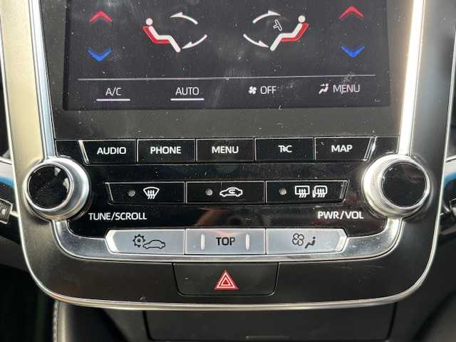 トヨタ クラウン ハイブリッド G 宮城県 2018(平30)年 6.1万km ホワイトパールクリスタルシャイン 登録時走行距離60975km/純正ナビ/AM・FM・CD・Bluetooth・ミラキャスト・USB・AUX/ETC/クルーズコントロール/デュアルエアコン/プッシュスタート/サンルーフ/シートメモリー（D席）/ドライブレコーダー/レーダー探知機（SUPERCAT A130）/AllAutoパワーウインドウ/シートヒーター（D＋N席）/エアシート（D＋N席）/クリアランスソナー/フォグランプ/純正フロアマット