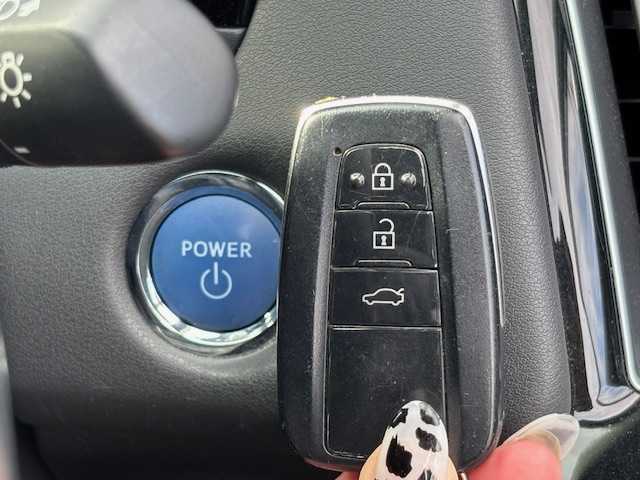 トヨタ クラウン ハイブリッド G 宮城県 2018(平30)年 6.1万km ホワイトパールクリスタルシャイン 登録時走行距離60975km/純正ナビ/AM・FM・CD・Bluetooth・ミラキャスト・USB・AUX/ETC/クルーズコントロール/デュアルエアコン/プッシュスタート/サンルーフ/シートメモリー（D席）/ドライブレコーダー/レーダー探知機（SUPERCAT A130）/AllAutoパワーウインドウ/シートヒーター（D＋N席）/エアシート（D＋N席）/クリアランスソナー/フォグランプ/純正フロアマット