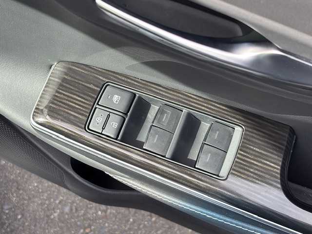 トヨタ クラウン ハイブリッド G 宮城県 2018(平30)年 6.1万km ホワイトパールクリスタルシャイン 登録時走行距離60975km/純正ナビ/AM・FM・CD・Bluetooth・ミラキャスト・USB・AUX/ETC/クルーズコントロール/デュアルエアコン/プッシュスタート/サンルーフ/シートメモリー（D席）/ドライブレコーダー/レーダー探知機（SUPERCAT A130）/AllAutoパワーウインドウ/シートヒーター（D＋N席）/エアシート（D＋N席）/クリアランスソナー/フォグランプ/純正フロアマット