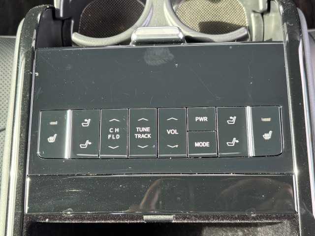 トヨタ クラウン ハイブリッド G 宮城県 2018(平30)年 6.1万km ホワイトパールクリスタルシャイン 登録時走行距離60975km/純正ナビ/AM・FM・CD・Bluetooth・ミラキャスト・USB・AUX/ETC/クルーズコントロール/デュアルエアコン/プッシュスタート/サンルーフ/シートメモリー（D席）/ドライブレコーダー/レーダー探知機（SUPERCAT A130）/AllAutoパワーウインドウ/シートヒーター（D＋N席）/エアシート（D＋N席）/クリアランスソナー/フォグランプ/純正フロアマット