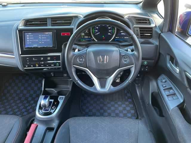 ホンダ フィット ハイブリット Sパッケージ 神奈川県 2015(平27)年 6.5万km ブリリアントスポーティブルーメタリック2トーン 社外SDナビ【NX614】		/・DTV/CD/DVD/ラジオ/SD/BT	/バックカメラ/ETC		/純正16インチAW/ルーフエンドスポイラー/クルーズコントロール/シティブレーキアクティブシステム/パドルシフト付き革巻きステアリング/D席シートリフター/スカッフイルミネーション/オートライト/純正LEDヘッドライト/フォグランプ/Egプッシュスタート/ ストップボタン		/スマートキー×2/ターンランプ付電動格納ドアミラー/純正フロアマット/取扱説明書/ナビ取扱説明書		/新車時保証書