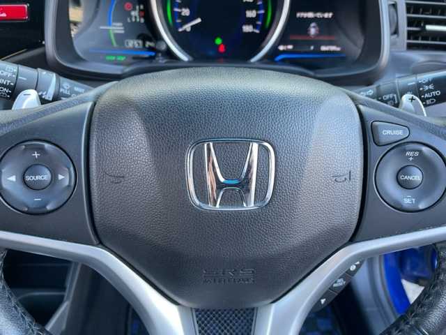 ホンダ フィット ハイブリット Sパッケージ 神奈川県 2015(平27)年 6.5万km ブリリアントスポーティブルーメタリック2トーン 社外SDナビ【NX614】		/・DTV/CD/DVD/ラジオ/SD/BT	/バックカメラ/ETC		/純正16インチAW/ルーフエンドスポイラー/クルーズコントロール/シティブレーキアクティブシステム/パドルシフト付き革巻きステアリング/D席シートリフター/スカッフイルミネーション/オートライト/純正LEDヘッドライト/フォグランプ/Egプッシュスタート/ ストップボタン		/スマートキー×2/ターンランプ付電動格納ドアミラー/純正フロアマット/取扱説明書/ナビ取扱説明書		/新車時保証書