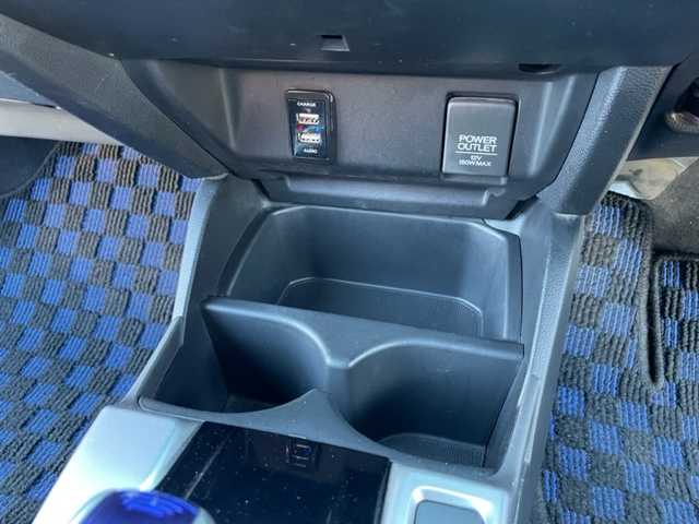 ホンダ フィット ハイブリット Sパッケージ 神奈川県 2015(平27)年 6.5万km ブリリアントスポーティブルーメタリック2トーン 社外SDナビ【NX614】		/・DTV/CD/DVD/ラジオ/SD/BT	/バックカメラ/ETC		/純正16インチAW/ルーフエンドスポイラー/クルーズコントロール/シティブレーキアクティブシステム/パドルシフト付き革巻きステアリング/D席シートリフター/スカッフイルミネーション/オートライト/純正LEDヘッドライト/フォグランプ/Egプッシュスタート/ ストップボタン		/スマートキー×2/ターンランプ付電動格納ドアミラー/純正フロアマット/取扱説明書/ナビ取扱説明書		/新車時保証書