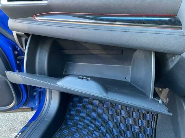 ホンダ フィット ハイブリット Sパッケージ 神奈川県 2015(平27)年 6.5万km ブリリアントスポーティブルーメタリック2トーン 社外SDナビ【NX614】		/・DTV/CD/DVD/ラジオ/SD/BT	/バックカメラ/ETC		/純正16インチAW/ルーフエンドスポイラー/クルーズコントロール/シティブレーキアクティブシステム/パドルシフト付き革巻きステアリング/D席シートリフター/スカッフイルミネーション/オートライト/純正LEDヘッドライト/フォグランプ/Egプッシュスタート/ ストップボタン		/スマートキー×2/ターンランプ付電動格納ドアミラー/純正フロアマット/取扱説明書/ナビ取扱説明書		/新車時保証書