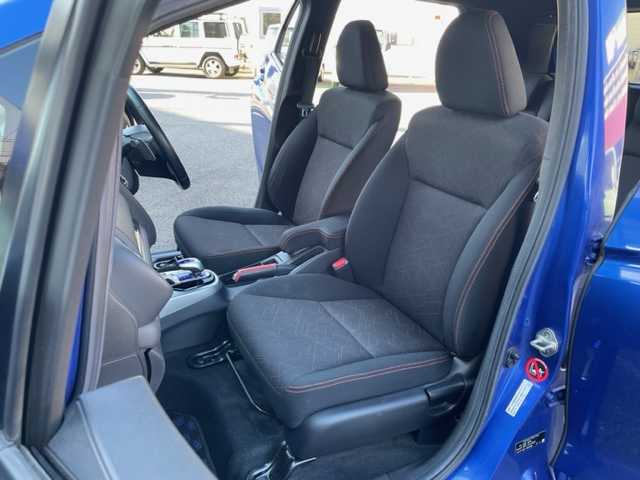 ホンダ フィット ハイブリット Sパッケージ 神奈川県 2015(平27)年 6.5万km ブリリアントスポーティブルーメタリック2トーン 社外SDナビ【NX614】		/・DTV/CD/DVD/ラジオ/SD/BT	/バックカメラ/ETC		/純正16インチAW/ルーフエンドスポイラー/クルーズコントロール/シティブレーキアクティブシステム/パドルシフト付き革巻きステアリング/D席シートリフター/スカッフイルミネーション/オートライト/純正LEDヘッドライト/フォグランプ/Egプッシュスタート/ ストップボタン		/スマートキー×2/ターンランプ付電動格納ドアミラー/純正フロアマット/取扱説明書/ナビ取扱説明書		/新車時保証書