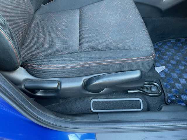 ホンダ フィット ハイブリット Sパッケージ 神奈川県 2015(平27)年 6.5万km ブリリアントスポーティブルーメタリック2トーン 社外SDナビ【NX614】		/・DTV/CD/DVD/ラジオ/SD/BT	/バックカメラ/ETC		/純正16インチAW/ルーフエンドスポイラー/クルーズコントロール/シティブレーキアクティブシステム/パドルシフト付き革巻きステアリング/D席シートリフター/スカッフイルミネーション/オートライト/純正LEDヘッドライト/フォグランプ/Egプッシュスタート/ ストップボタン		/スマートキー×2/ターンランプ付電動格納ドアミラー/純正フロアマット/取扱説明書/ナビ取扱説明書		/新車時保証書