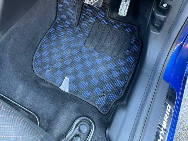 ホンダ フィット ハイブリット Sパッケージ 神奈川県 2015(平27)年 6.5万km ブリリアントスポーティブルーメタリック2トーン 社外SDナビ【NX614】		/・DTV/CD/DVD/ラジオ/SD/BT	/バックカメラ/ETC		/純正16インチAW/ルーフエンドスポイラー/クルーズコントロール/シティブレーキアクティブシステム/パドルシフト付き革巻きステアリング/D席シートリフター/スカッフイルミネーション/オートライト/純正LEDヘッドライト/フォグランプ/Egプッシュスタート/ ストップボタン		/スマートキー×2/ターンランプ付電動格納ドアミラー/純正フロアマット/取扱説明書/ナビ取扱説明書		/新車時保証書