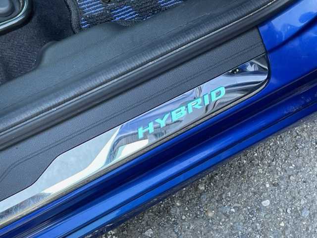 ホンダ フィット ハイブリット Sパッケージ 神奈川県 2015(平27)年 6.5万km ブリリアントスポーティブルーメタリック2トーン 社外SDナビ【NX614】		/・DTV/CD/DVD/ラジオ/SD/BT	/バックカメラ/ETC		/純正16インチAW/ルーフエンドスポイラー/クルーズコントロール/シティブレーキアクティブシステム/パドルシフト付き革巻きステアリング/D席シートリフター/スカッフイルミネーション/オートライト/純正LEDヘッドライト/フォグランプ/Egプッシュスタート/ ストップボタン		/スマートキー×2/ターンランプ付電動格納ドアミラー/純正フロアマット/取扱説明書/ナビ取扱説明書		/新車時保証書