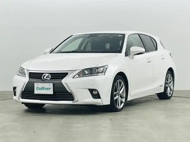 レクサス ＣＴ 200h クールツーリングスタイル 福島県 2016(平28)年 6.7万km ソニッククォーツ コーナーセンサー/・クルーズコントロール　/純正ナビゲーション/・型式：　B9109/・Bluetooth/AM・FM/TV/CD/DVD/AUX/USB/SD/・バックカメラ/・ＥＴＣ　/革巻きステアリング/・ステアリングスイッチ/・パドルシフト/前後ドライブレコーダー/ハーフレザーシート/・シートヒーター/・パワーシート/プッシュスタート/・スマートキー/・スペアキー/LEDライト/・フォグライト/・オートライト/純正フロアマット/電動格納ミラー/・オートミラー/ドアバイザー