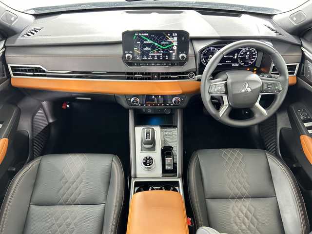 三菱 アウトランダー ＰＨＥＶ P 佐賀県 2023(令5)年 2.2万km ブラックダイヤモンド 純正９インチナビ/フルセグ/Bluetooth/全方位カメラ/サンルーフ/BOSEサウンド/マイパイロット/レーダークルーズコントロール/レーンアシスト/パーキングソナー/ETC/運転席パワーシート/運転席シートメモリー/ステアリングヒーター/運転席・助手席・2列目シートヒーター/電動リアゲート/純正フロアマット/純正20インチアルミホイール