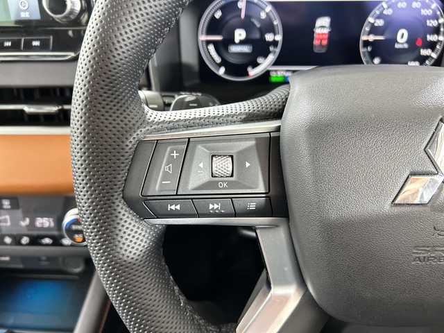 三菱 アウトランダー ＰＨＥＶ P 佐賀県 2023(令5)年 2.2万km ブラックダイヤモンド 純正９インチナビ/フルセグ/Bluetooth/全方位カメラ/サンルーフ/BOSEサウンド/マイパイロット/レーダークルーズコントロール/レーンアシスト/パーキングソナー/ETC/運転席パワーシート/運転席シートメモリー/ステアリングヒーター/運転席・助手席・2列目シートヒーター/電動リアゲート/純正フロアマット/純正20インチアルミホイール