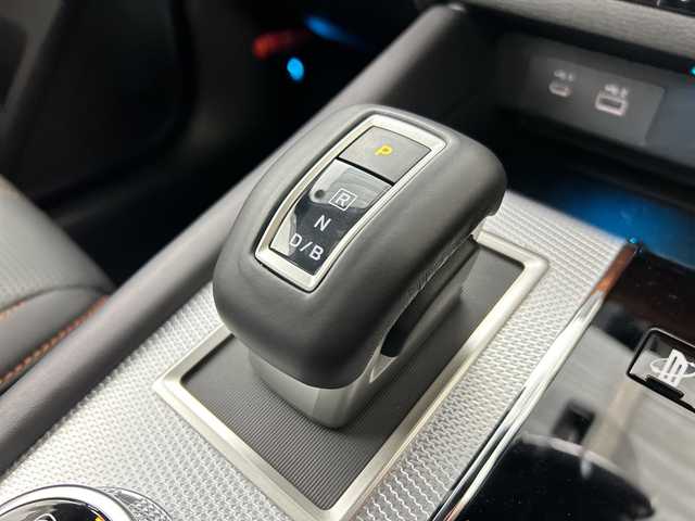 三菱 アウトランダー ＰＨＥＶ P 佐賀県 2023(令5)年 2.2万km ブラックダイヤモンド 純正９インチナビ/フルセグ/Bluetooth/全方位カメラ/サンルーフ/BOSEサウンド/マイパイロット/レーダークルーズコントロール/レーンアシスト/パーキングソナー/ETC/運転席パワーシート/運転席シートメモリー/ステアリングヒーター/運転席・助手席・2列目シートヒーター/電動リアゲート/純正フロアマット/純正20インチアルミホイール