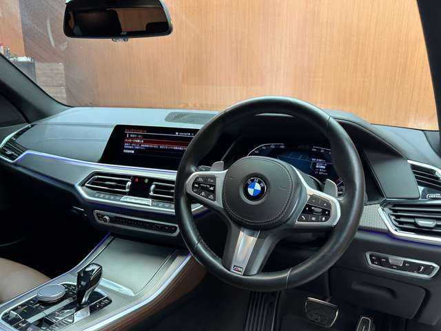 ＢＭＷ ＢＭＷ Ｘ５ xDrive 35d Mスポーツ 千葉県 2021(令3)年 3.1万km アルピンホワイトⅢ 茶革シート　/パノラマＳＲ　/ＡＣＣ　/ナビ　/ＴＶ　/Ｂｌｕｅｔｏｏｔｈ接続　/３６０°カメラ　/ＨＵＤ　/サードローシート　/７人乗り　/２１インチＡＷ　/衝突軽減Ｂ　/ＢＳＭ　/ＬＫＡ　/パーキングアシストプラス