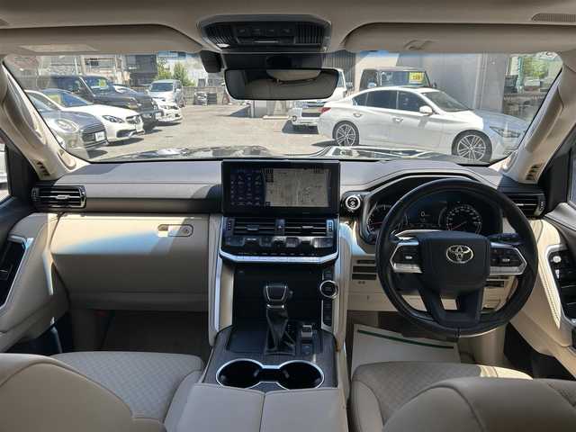 トヨタ ランドクルーザー ZX 和歌山県 2022(令4)年 4.2万km ブラック 純正ナビ/＜フルセグTV/FM/AM/CD/DVD/Bluetooth＞/サンルーフ/MODELLISTAエアロ/　・フロントスポイラー/　・フェンダーガーニッシュ/　・リヤスタイリングキット/　・リヤスポイラー/　・リヤバンパーステップガード/リアエンターテイメントシステム/JBL/全方位カメラ/ベージュ革シート/シルバールーフレール/クールボックス/シートヒーター・エアシート/電動リアゲート/ブラインドスポットモニター/レーダークルーズ/電動デフロック/スペアタイヤ