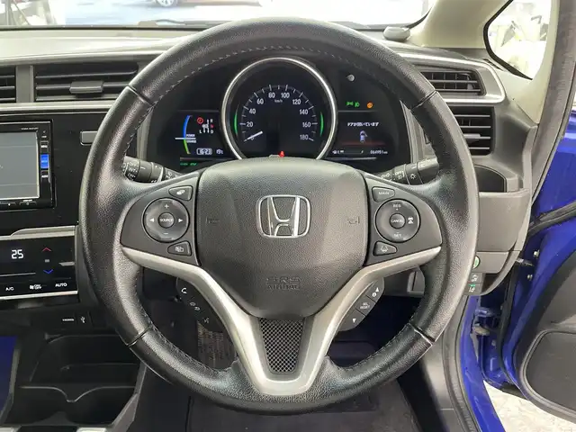 ホンダ フィット ハイブリット L ホンダセンシング 滋賀県 2017(平29)年 6.5万km 青 禁煙車/純正ナビ（VXM-185VFi）/CD/DVD/Bluetooth/HDMI/APPLE/バックカメラ/クルーズコントロール/LEDヘッドライト/純正１５AW/レーンキープアシスト/衝突軽減ブレーキ/横滑り防止装置/オートライト/カーテンエアバック/電動格納ミラー/スマートキー/ETC