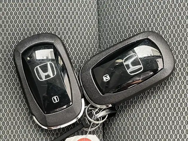 ホンダ フリード クロスター 兵庫県 2025(令7)年 0.1万km未満 ベージュ 登録済未使用車/両側パワースライドドア/衝突軽減ブレーキ/コーナーセンサー/ブラインドスポットモニター/ハーフレザーシート/前席シートヒーター/電動パーキングブレーキ/オートホールド/ステアリングリモコン/革巻きステアリング/スマートキー/スペアキー/純正アルミ15インチ