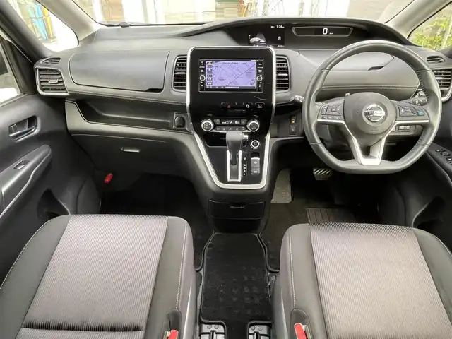 日産 セレナ ハイウェイスター Vセレクション 道央・札幌 2018(平30)年 8.9万km ブリリアントホワイトパール ・４WD/・ワンオーナー/・衝突軽減ブレーキ/・純正ナビ/　CD＆DVD＆BT＆TV/・全方位カメラ/・バックカメラ/・フロントカメラ/・サイドカメラ/・両側パワースライドドア/・コーナーセンサー/・レーンキープアシスト/・パーキングアシスト/・プロパイロット/・デジタルインナーミラー/・アイドリングストップ/・プッシュスタート/・スマートキー/・オートエアコン/・オートライト/・ステアリングスイッチ/・純正フロアマット/・ドアバイザー/・ウィンカーミラー/・フォグライト/・LEDヘッドライト