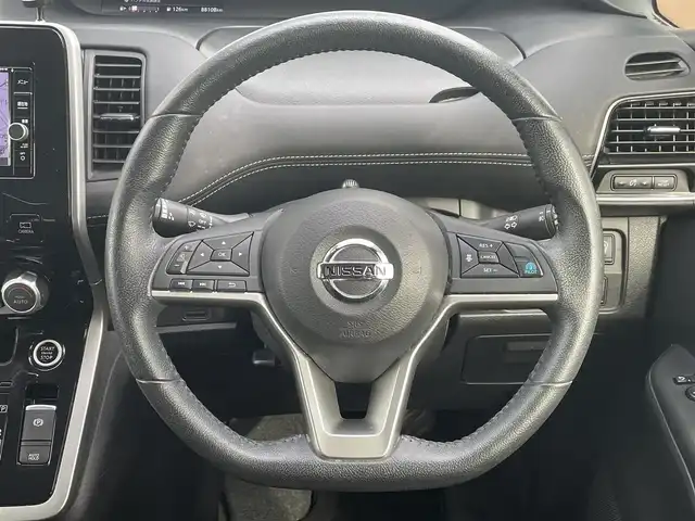日産 セレナ ハイウェイスター Vセレクション 道央・札幌 2018(平30)年 8.9万km ブリリアントホワイトパール ・４WD/・ワンオーナー/・衝突軽減ブレーキ/・純正ナビ/　CD＆DVD＆BT＆TV/・全方位カメラ/・バックカメラ/・フロントカメラ/・サイドカメラ/・両側パワースライドドア/・コーナーセンサー/・レーンキープアシスト/・パーキングアシスト/・プロパイロット/・デジタルインナーミラー/・アイドリングストップ/・プッシュスタート/・スマートキー/・オートエアコン/・オートライト/・ステアリングスイッチ/・純正フロアマット/・ドアバイザー/・ウィンカーミラー/・フォグライト/・LEDヘッドライト