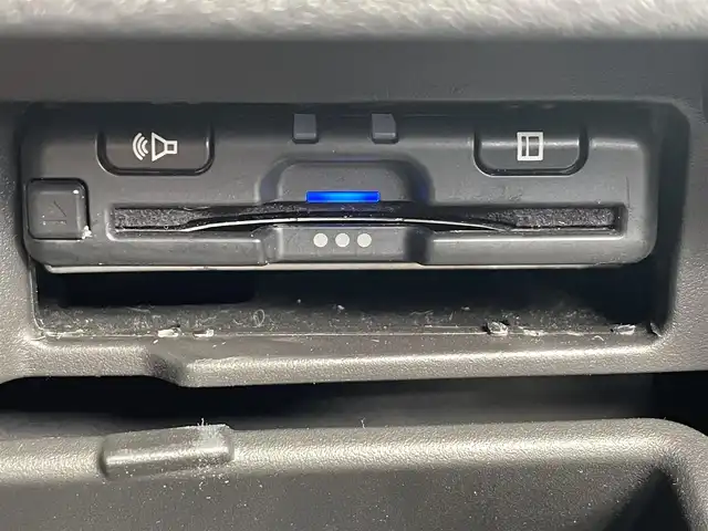 日産 セレナ ハイウェイスター Vセレクション 岩手県 2018(平30)年 8.9万km ブリリアントホワイトパール ・４WD/・ワンオーナー/・衝突軽減ブレーキ/・純正ナビ/　CD＆DVD＆BT＆TV/・全方位カメラ/・バックカメラ/・フロントカメラ/・サイドカメラ/・両側パワースライドドア/・コーナーセンサー/・レーンキープアシスト/・パーキングアシスト/・プロパイロット/・デジタルインナーミラー/・アイドリングストップ/・プッシュスタート/・スマートキー/・オートエアコン/・オートライト/・ステアリングスイッチ/・純正フロアマット/・ドアバイザー/・ウィンカーミラー/・フォグライト/・LEDヘッドライト