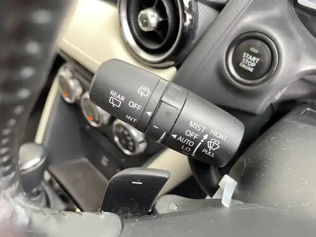 マツダ デミオ XD ツーリング Lパッケージ 愛知県 2015(平27)年 5.5万km スノーフレイクホワイトパールマイカ ・純正７インチナビ/＜フルセグTV＞ /・バックカメラ/・クルーズコントロール/・パドルシフト/・ETC/・HUD/・BSM/・i-stop/・横滑り防止装置/・衝突被害軽減システム/・ABS/・ステアリングスイッチ/・スマートキー/・プッシュスタート/・ハーフレザーシート/・SRSエアバッグ（運転席/助手席/サイド）/・LEDヘッドランプ
