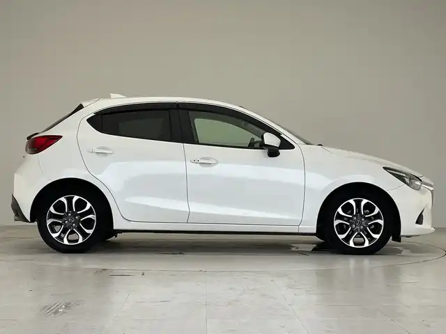 マツダ デミオ XD ツーリング Lパッケージ 愛知県 2015(平27)年 5.5万km スノーフレイクホワイトパールマイカ ・純正７インチナビ/＜フルセグTV＞ /・バックカメラ/・クルーズコントロール/・パドルシフト/・ETC/・HUD/・BSM/・i-stop/・横滑り防止装置/・衝突被害軽減システム/・ABS/・ステアリングスイッチ/・スマートキー/・プッシュスタート/・ハーフレザーシート/・SRSエアバッグ（運転席/助手席/サイド）/・LEDヘッドランプ