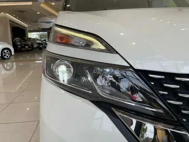 日産 セレナ オーテック スポーツスペック 埼玉県 2018(平30)年 5.7万km ブリリアントホワイトパール エマージェンシーブレーキ　/プロパイロット　/純正フリップダウンモニター　/純正9インチメモリナビ/　　CD/DVD/BT/フルセグ　/アラウンドビューモニター　/両側パワースライドドア　/LEDオートライト　/純正17インチアルミホイール/電子パーキング/インテリミラー/ステアリングスイッチ　/純正ETC