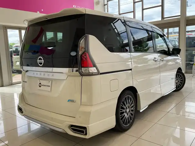 日産 セレナ オーテック スポーツスペック 埼玉県 2018(平30)年 5.7万km ブリリアントホワイトパール エマージェンシーブレーキ　/プロパイロット　/純正フリップダウンモニター　/純正9インチメモリナビ/　　CD/DVD/BT/フルセグ　/アラウンドビューモニター　/両側パワースライドドア　/LEDオートライト　/純正17インチアルミホイール/電子パーキング/インテリミラー/ステアリングスイッチ　/純正ETC
