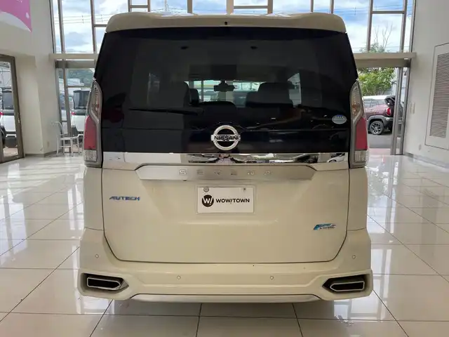 日産 セレナ オーテック スポーツスペック 埼玉県 2018(平30)年 5.7万km ブリリアントホワイトパール エマージェンシーブレーキ　/プロパイロット　/純正フリップダウンモニター　/純正9インチメモリナビ/　　CD/DVD/BT/フルセグ　/アラウンドビューモニター　/両側パワースライドドア　/LEDオートライト　/純正17インチアルミホイール/電子パーキング/インテリミラー/ステアリングスイッチ　/純正ETC