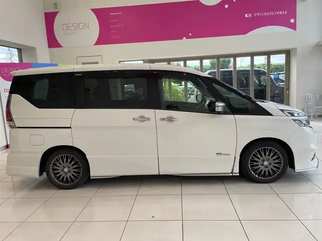 日産 セレナ オーテック スポーツスペック 埼玉県 2018(平30)年 5.7万km ブリリアントホワイトパール エマージェンシーブレーキ　/プロパイロット　/純正フリップダウンモニター　/純正9インチメモリナビ/　　CD/DVD/BT/フルセグ　/アラウンドビューモニター　/両側パワースライドドア　/LEDオートライト　/純正17インチアルミホイール/電子パーキング/インテリミラー/ステアリングスイッチ　/純正ETC