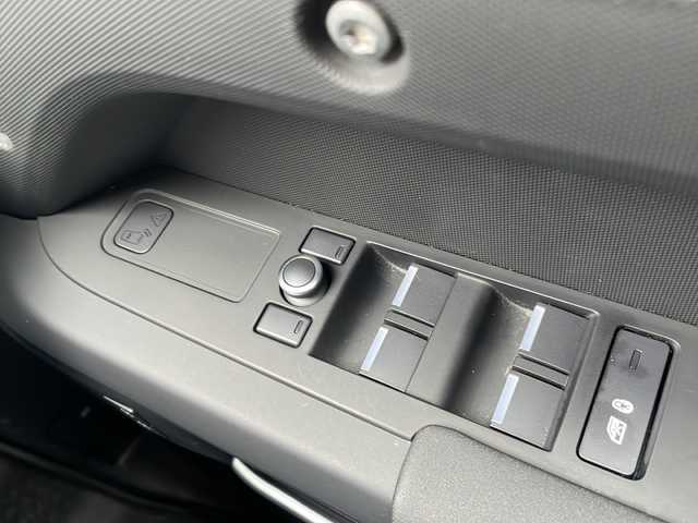 ランドローバー ランドローバー ディフェンダー 110S 大阪府 2020(令2)年 4.2万km 黒 ワンオーナー/Santorini Black Metallic 1AG/純正メモリナビ/・FM/AM/Bluetooth/ETC/ドライブレコーダー/バックカメラ/全周囲カメラ/レーンキープアシスト/クルーズコントロール/盗難防止装置/革巻きステアリング/ステアリングリモコン/ハンドルヒーター/黒色レザーシート/コーナーセンサー/LEDヘッドライト/オートライト/オートエアコン/スマートキー×2/プッシュスタート/12V電源/USBジャック/純正19インチアルミホイール/純正フロアマット/取扱説明書/保証書