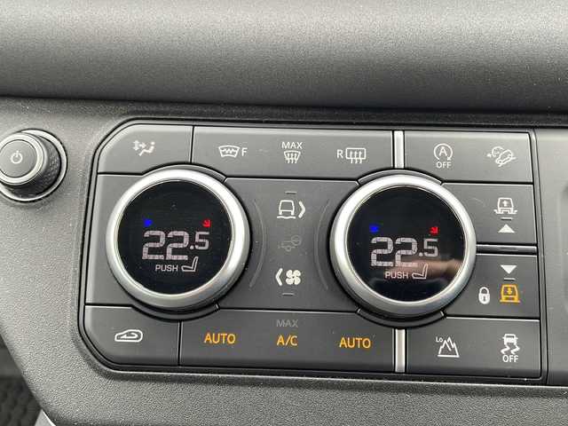 ランドローバー ランドローバー ディフェンダー 110S 大阪府 2020(令2)年 4.2万km 黒 ワンオーナー/Santorini Black Metallic 1AG/純正メモリナビ/・FM/AM/Bluetooth/ETC/ドライブレコーダー/バックカメラ/全周囲カメラ/レーンキープアシスト/クルーズコントロール/盗難防止装置/革巻きステアリング/ステアリングリモコン/ハンドルヒーター/黒色レザーシート/コーナーセンサー/LEDヘッドライト/オートライト/オートエアコン/スマートキー×2/プッシュスタート/12V電源/USBジャック/純正19インチアルミホイール/純正フロアマット/取扱説明書/保証書