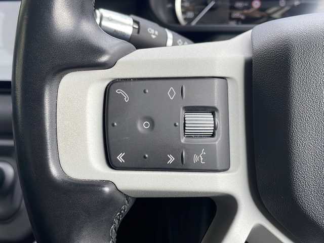 ランドローバー ランドローバー ディフェンダー 110S 大阪府 2020(令2)年 4.2万km 黒 ワンオーナー/Santorini Black Metallic 1AG/純正メモリナビ/・FM/AM/Bluetooth/ETC/ドライブレコーダー/バックカメラ/全周囲カメラ/レーンキープアシスト/クルーズコントロール/盗難防止装置/革巻きステアリング/ステアリングリモコン/ハンドルヒーター/黒色レザーシート/コーナーセンサー/LEDヘッドライト/オートライト/オートエアコン/スマートキー×2/プッシュスタート/12V電源/USBジャック/純正19インチアルミホイール/純正フロアマット/取扱説明書/保証書