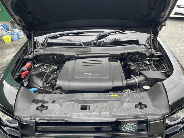 ランドローバー ランドローバー ディフェンダー 110 大阪府 2020(令2)年 4.2万km 黒 ワンオーナー/Santorini Black Metallic 1AG/純正メモリナビ/・FM/AM/Bluetooth/ETC/ドライブレコーダー/バックカメラ/全周囲カメラ/レーンキープアシスト/クルーズコントロール/盗難防止装置/革巻きステアリング/ステアリングリモコン/ハンドルヒーター/黒色レザーシート/コーナーセンサー/LEDヘッドライト/オートライト/オートエアコン/スマートキー×2/プッシュスタート/12V電源/USBジャック/純正19インチアルミホイール/純正フロアマット/取扱説明書/保証書