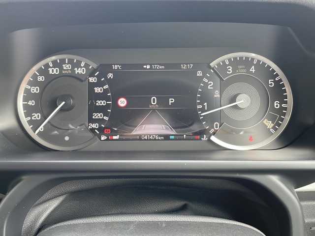 ランドローバー ランドローバー ディフェンダー 110 大阪府 2020(令2)年 4.2万km 黒 ワンオーナー/Santorini Black Metallic 1AG/純正メモリナビ/・FM/AM/Bluetooth/ETC/ドライブレコーダー/バックカメラ/全周囲カメラ/レーンキープアシスト/クルーズコントロール/盗難防止装置/革巻きステアリング/ステアリングリモコン/ハンドルヒーター/黒色レザーシート/コーナーセンサー/LEDヘッドライト/オートライト/オートエアコン/スマートキー×2/プッシュスタート/12V電源/USBジャック/純正19インチアルミホイール/純正フロアマット/取扱説明書/保証書