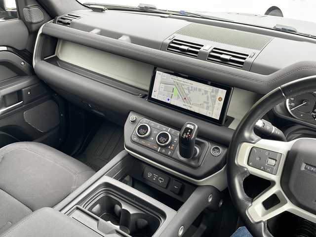ランドローバー ランドローバー ディフェンダー 110 大阪府 2020(令2)年 4.2万km 黒 ワンオーナー/Santorini Black Metallic 1AG/純正メモリナビ/・FM/AM/Bluetooth/ETC/ドライブレコーダー/バックカメラ/全周囲カメラ/レーンキープアシスト/クルーズコントロール/盗難防止装置/革巻きステアリング/ステアリングリモコン/ハンドルヒーター/黒色レザーシート/コーナーセンサー/LEDヘッドライト/オートライト/オートエアコン/スマートキー×2/プッシュスタート/12V電源/USBジャック/純正19インチアルミホイール/純正フロアマット/取扱説明書/保証書